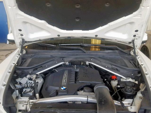 5UXZV4C58CL746916 - 2012 BMW X5 XDRIVE3 WHITE photo 7