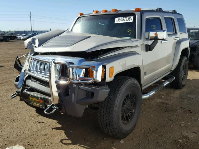 5GTDN136068238460 - 2006 HUMMER H3 SILVER photo 2