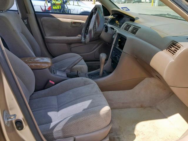 JT2BG22K7Y0423273 - 2000 TOYOTA CAMRY CE BEIGE photo 5