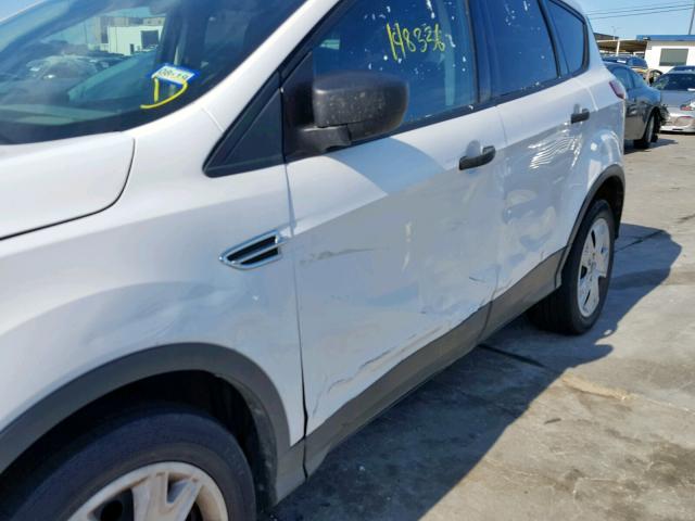 1FMCU0F71EUC10530 - 2014 FORD ESCAPE S WHITE photo 9