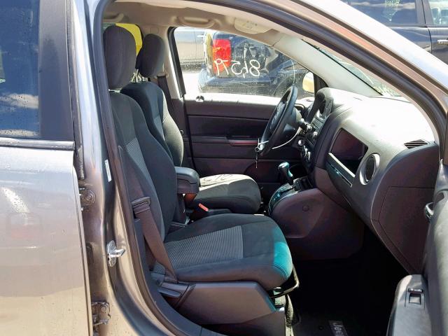 1J4NT1FB3BD286928 - 2011 JEEP COMPASS SP Сұр фото 5