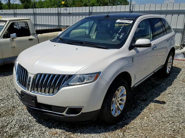 2LMDJ8JK8DBL14660 - 2013 LINCOLN MKX WHITE photo 2