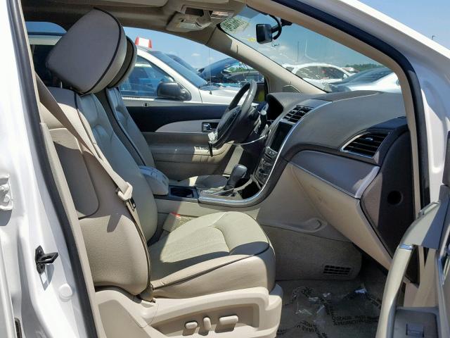 2LMDJ8JK8DBL14660 - 2013 LINCOLN MKX WHITE photo 5