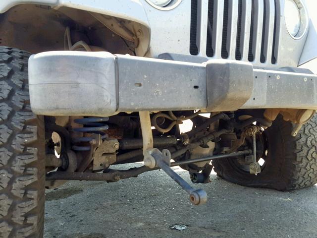 1J4FA49S71P341613 - 2001 JEEP WRANGLER / SILVER photo 9