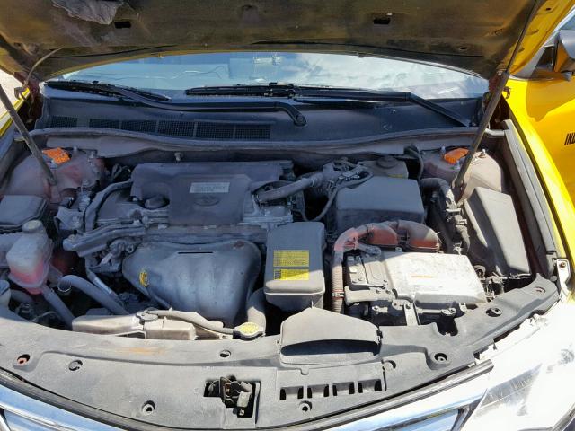 4T1BD1FK3CU025012 - 2012 TOYOTA CAMRY HYBR YELLOW photo 7