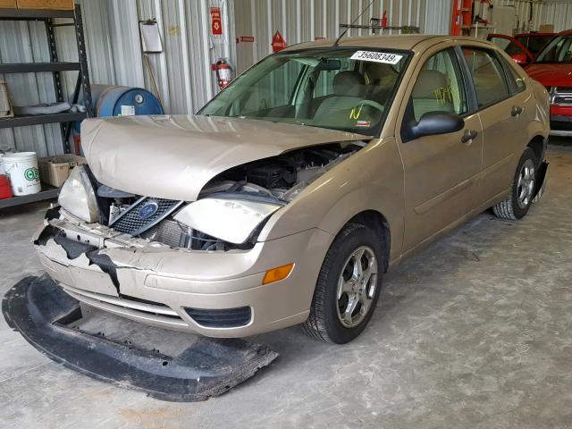 1FAFP34N96W146180 - 2006 FORD FOCUS ZX4 GOLD photo 2