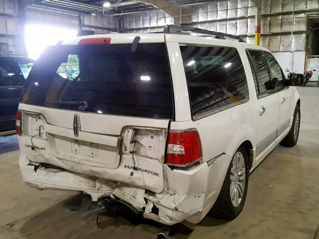 5LMFL28598LJ17219 - 2008 LINCOLN NAVIGATOR WHITE photo 4