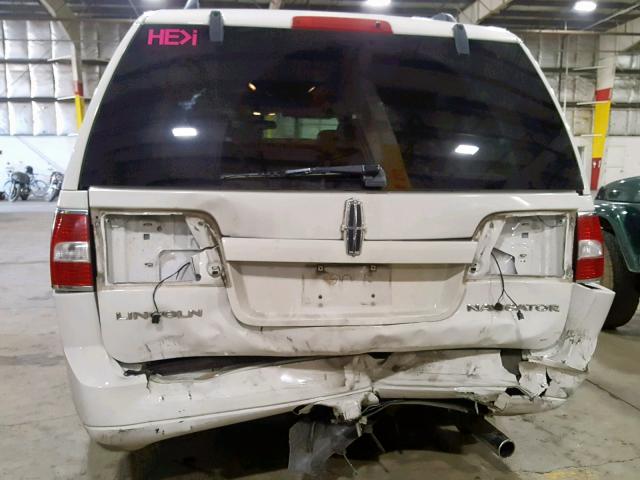 5LMFL28598LJ17219 - 2008 LINCOLN NAVIGATOR WHITE photo 9