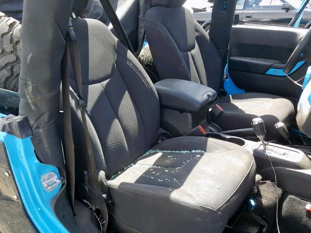 1C4AJWAG3HL644330 - 2017 JEEP WRANGLER S ლურჯი ფოტო 6