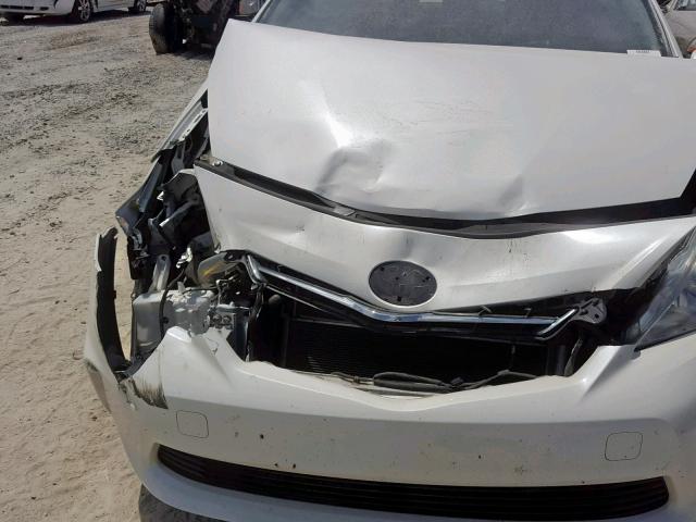 JTDZN3EU4C3129304 - 2012 TOYOTA PRIUS V WHITE photo 9