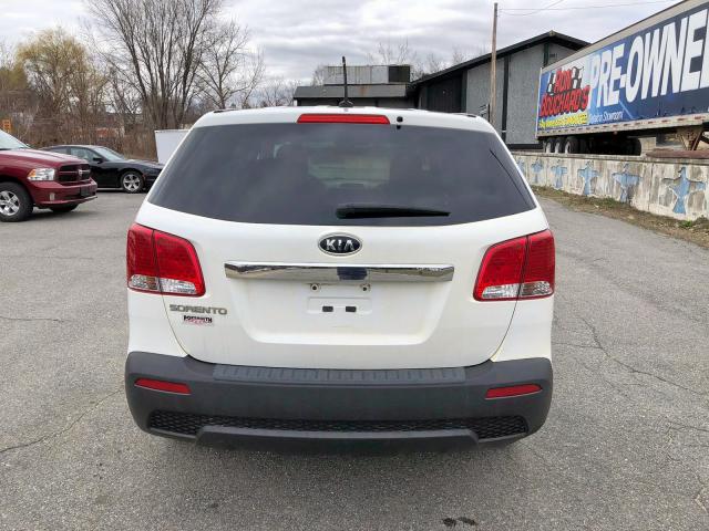 5XYKT3A17CG274013 - 2012 KIA SORENTO BASE  photo 4