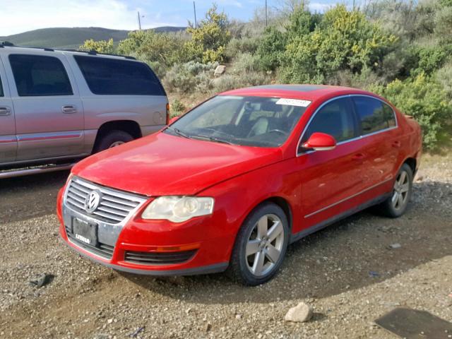 WVWAK73C48P034927 - 2008 VOLKSWAGEN PASSAT KOM RED photo 2