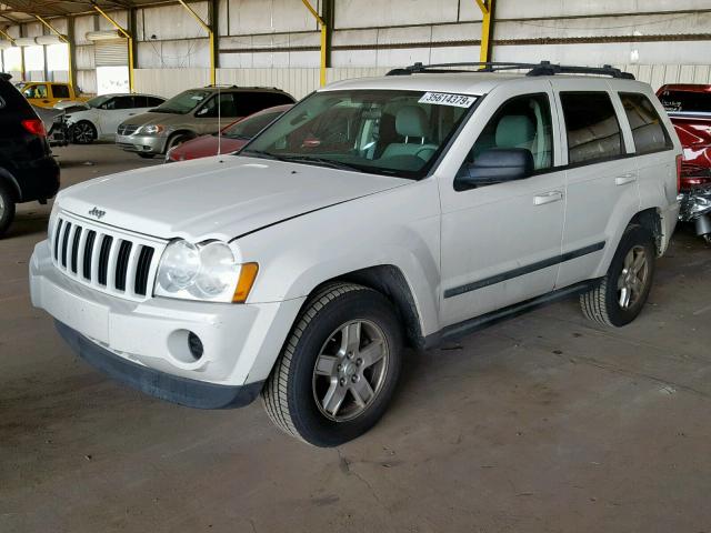 1J8GR48K77C639852 - 2007 JEEP GRAND CHER WHITE photo 2