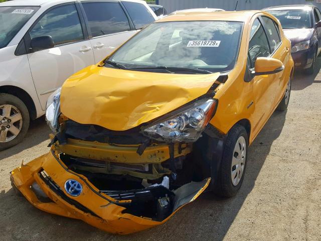 JTDKDTB32E1082451 - 2014 TOYOTA PRIUS C YELLOW photo 2