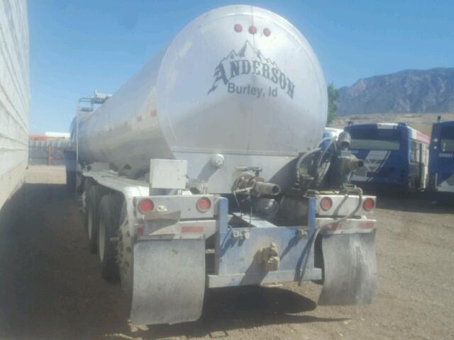 10BAB84429F0C1271 - 2009 CUST TANKER TRAILER SILVER photo 3