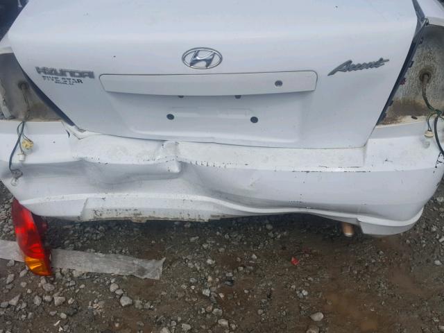 KMHCG45C05U611354 - 2005 HYUNDAI ACCENT GL WHITE photo 9