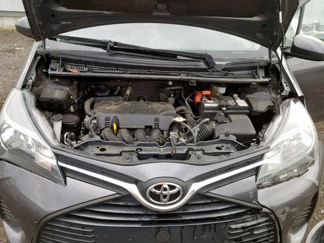 VNKKTUD38HA079913 - 2017 TOYOTA YARIS L GRAY photo 7