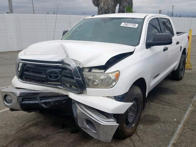 5TFEM5F14DX051943 - 2013 TOYOTA TUNDRA CRE WHITE photo 2