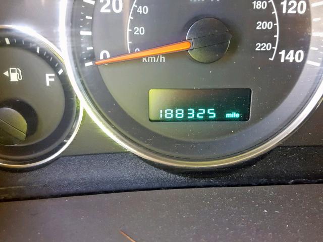 1J8HG48P17C702160 - 2007 JEEP COMMANDER GREEN photo 8