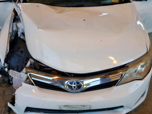 4T1BD1FKXEU130245 - 2014 TOYOTA CAMRY HYBR WHITE photo 7