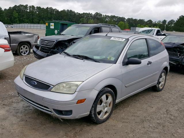 1FAHP31N77W263528 - 2007 FORD FOCUS ZX3 SILVER photo 2