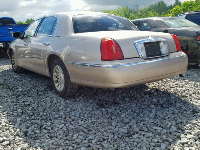1LNFM82W0WY668661 - 1998 LINCOLN TOWN CAR S GOLD photo 3