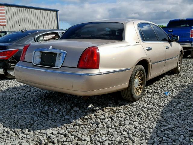 1LNFM82W0WY668661 - 1998 LINCOLN TOWN CAR S GOLD photo 4