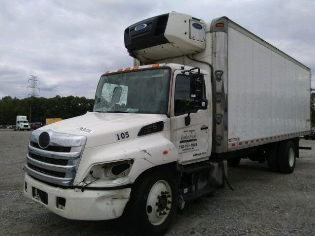 5PVNJ8JT3F4S55625 - 2015 HINO 258/268 WHITE photo 2