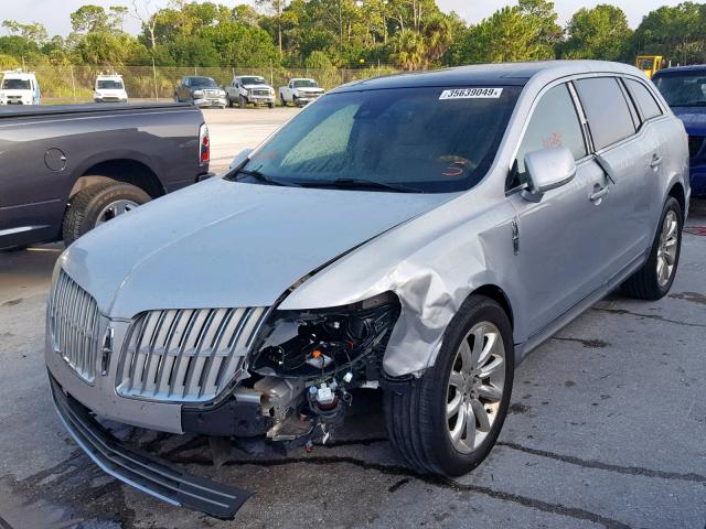 2LMHJ5FR0ABJ26765 - 2010 LINCOLN MKT SILVER photo 2