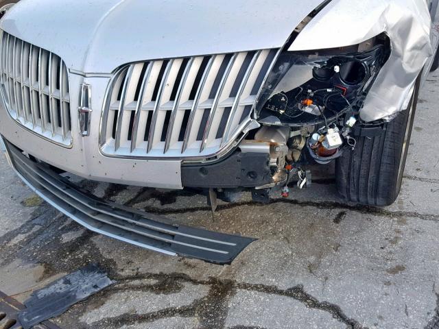 2LMHJ5FR0ABJ26765 - 2010 LINCOLN MKT SILVER photo 9