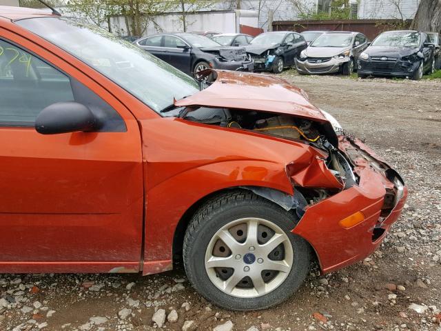 3FAFP37N85R113829 - 2005 FORD FOCUS ZX5 ORANGE photo 9