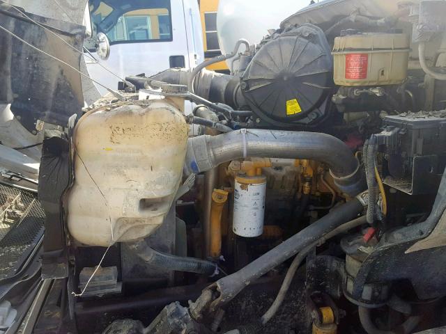 3FRNF65S75V165921 - 2005 FORD F650 SUPER WHITE photo 7