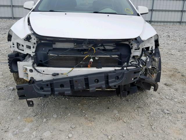 1G1ZH57B39F119913 - 2009 CHEVROLET MALIBU 1LT WHITE photo 9