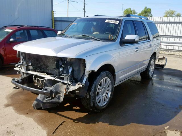 5LMJJ2J52BEJ08318 - 2011 LINCOLN NAVIGATOR SILVER photo 2