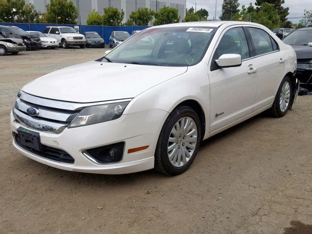 3FADP0L33AR185932 - 2010 FORD FUSION HYB WHITE photo 2