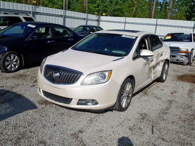 1G4PR5SK2D4227488 - 2013 BUICK VERANO CON WHITE photo 2