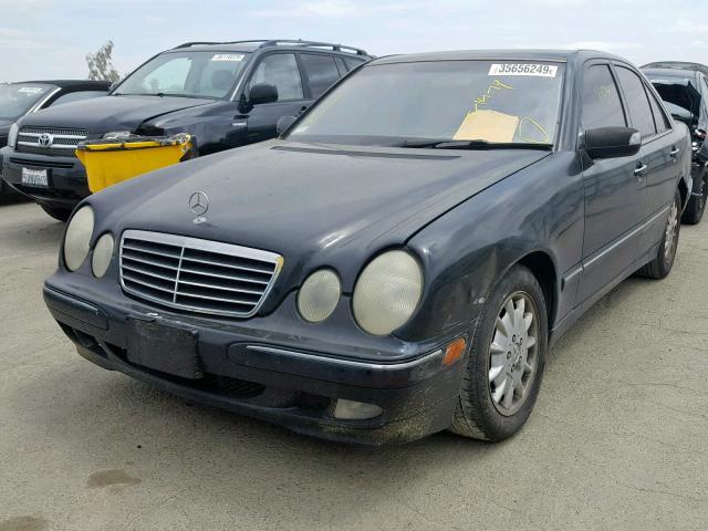 WDBJF65J11B261584 - 2001 MERCEDES-BENZ E 320 BLACK photo 2