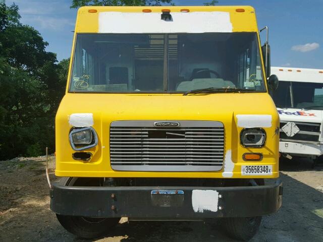 4UZAARBW42CK41743 - 2002 FREIGHTLINER CHASSIS M WHITE photo 9