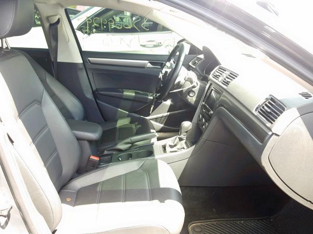 1VWDT7A36HC085556 - 2017 VOLKSWAGEN PASSAT R-L GRAY photo 5