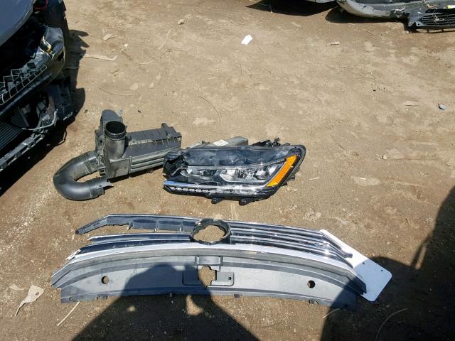 1VWDT7A36HC085556 - 2017 VOLKSWAGEN PASSAT R-L GRAY photo 9