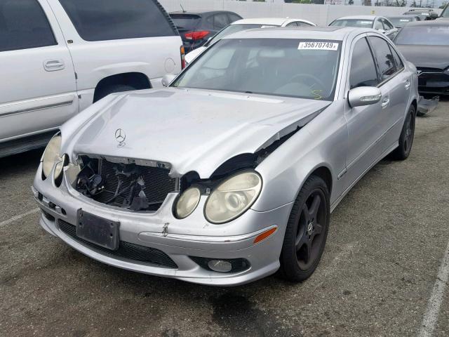 WDBUF70J25A615943 - 2005 MERCEDES-BENZ E 500 SILVER photo 2