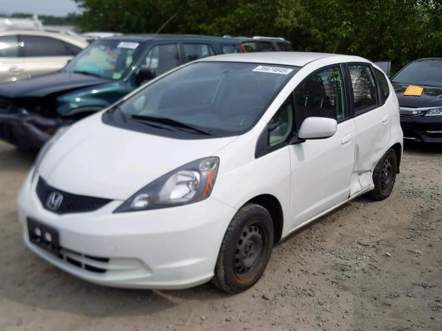 JHMGE8H30DC019826 - 2013 HONDA FIT WHITE photo 2