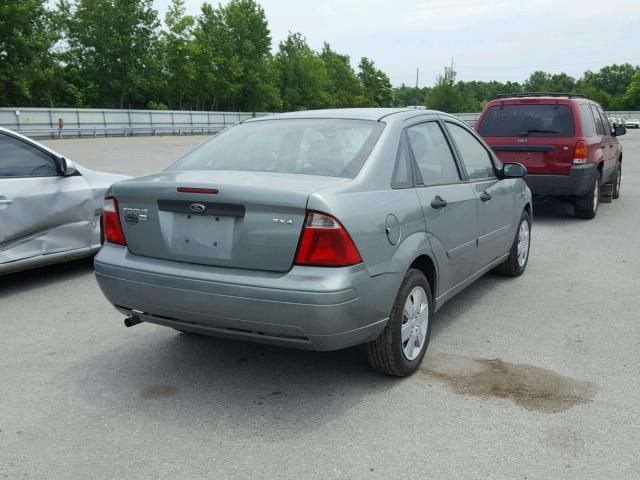 1FAFP34N86W161690 - 2006 FORD FOCUS ZX4 GRAY photo 4