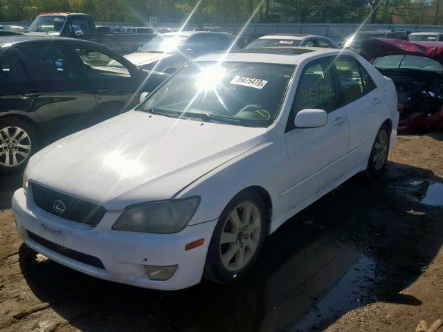 JTHBD192120051869 - 2002 LEXUS IS 300 WHITE photo 2