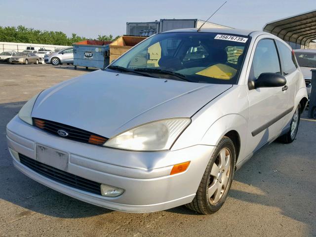 3FAHP31381R159560 - 2001 FORD FOCUS ZX3 SILVER photo 2