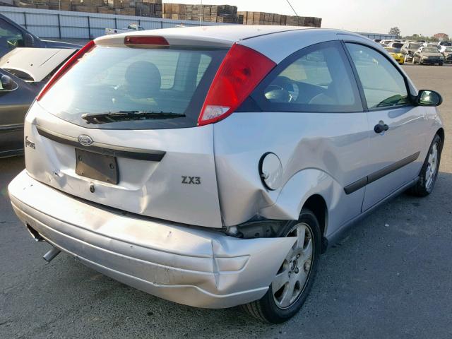 3FAHP31381R159560 - 2001 FORD FOCUS ZX3 SILVER photo 4