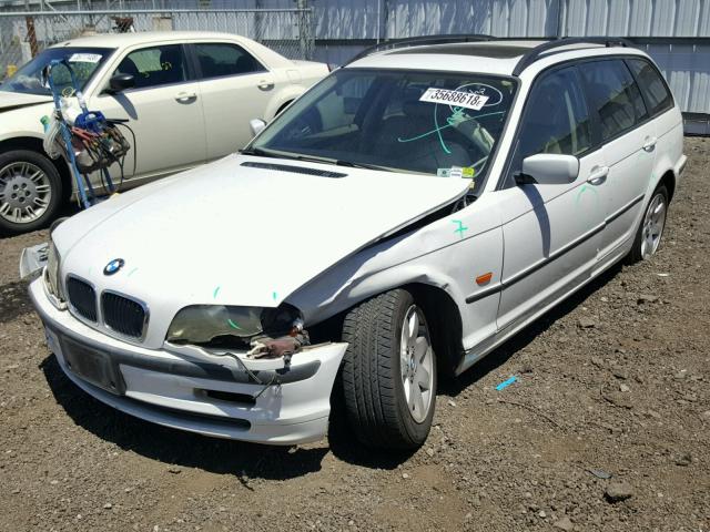 WBAAR3341YJM00209 - 2000 BMW 323 IT WHITE photo 2