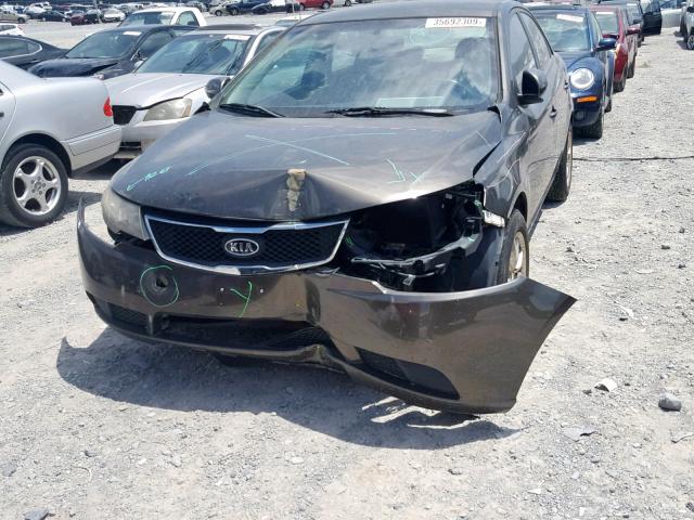 KNAFU4A22A5058067 - 2010 KIA FORTE EX CHARCOAL photo 9