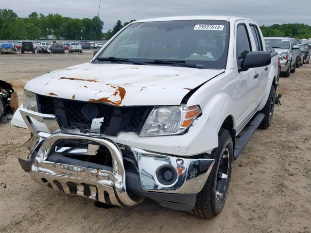 1N6AD0EV0AC445137 - 2010 NISSAN FRONTIER C WHITE photo 2