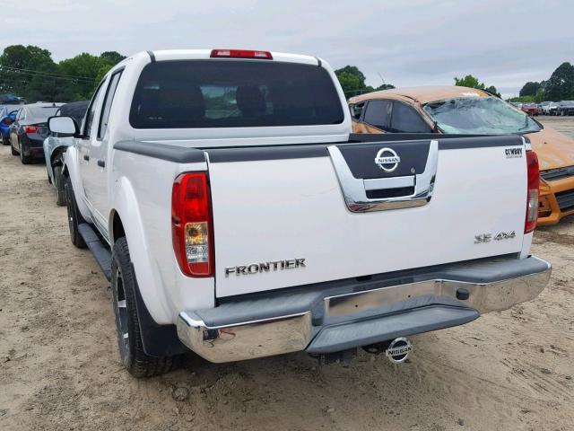 1N6AD0EV0AC445137 - 2010 NISSAN FRONTIER C WHITE photo 3